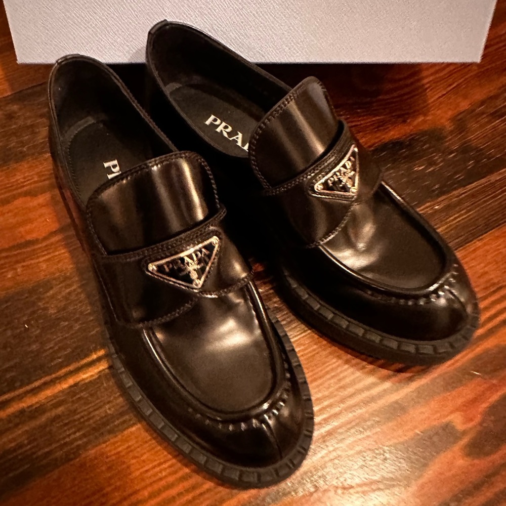Prada Loafers like new size 37.5 - Picture 3 of 7